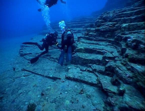 Монумент Йонагуни – это массивное подводное образование