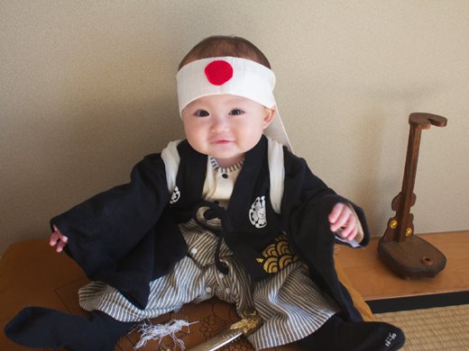 Малыш в костюме японца